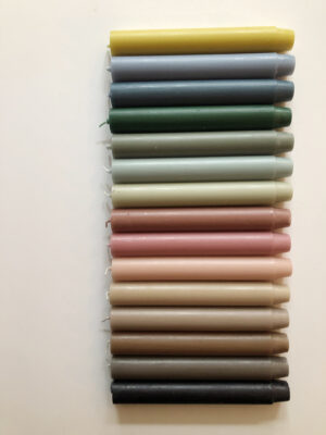 Rustik lys - dinerkaarsen 2,6x18 cm (diverse kleuren)